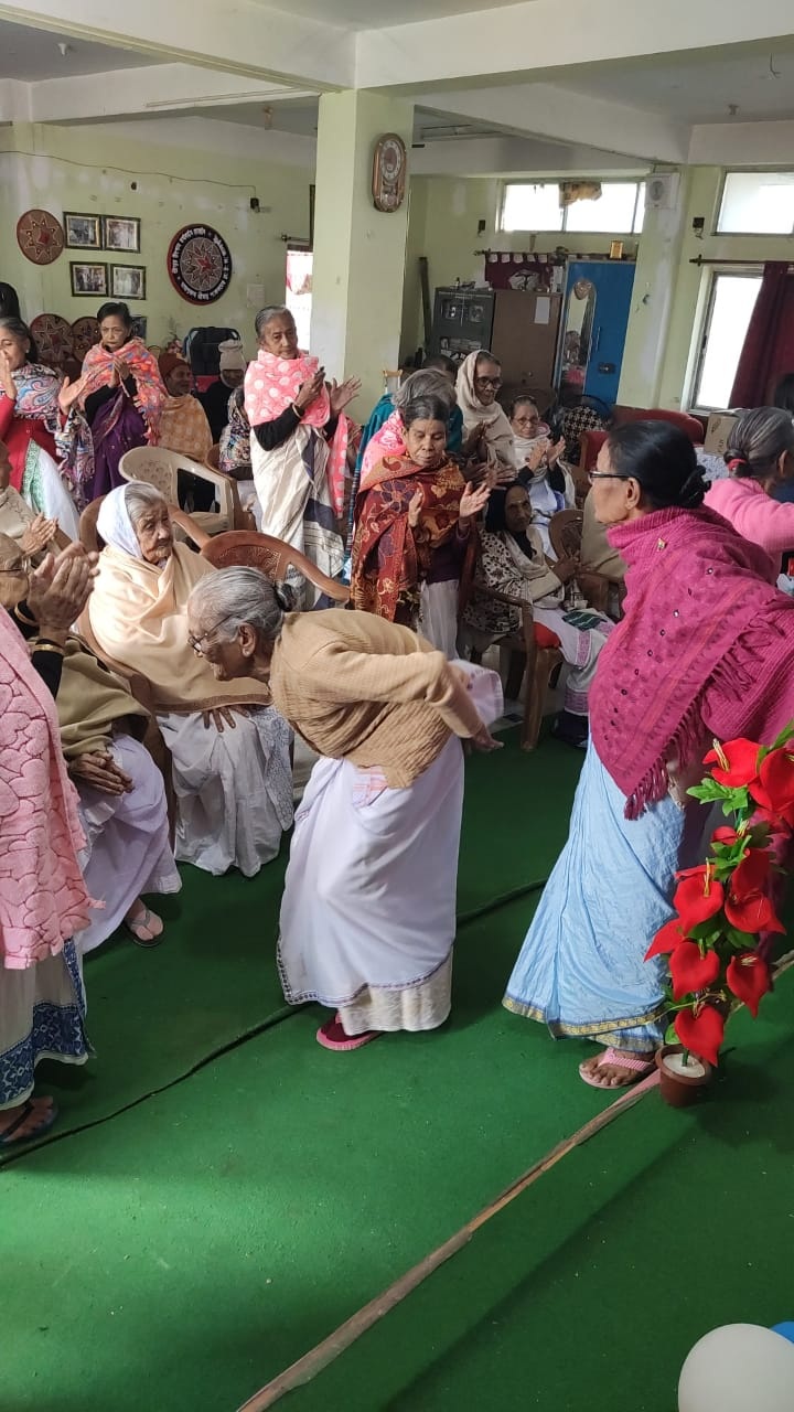 Celebrated Pre-Republic Day at 'Mother's Old Age Home' - Nayi Roshni ...